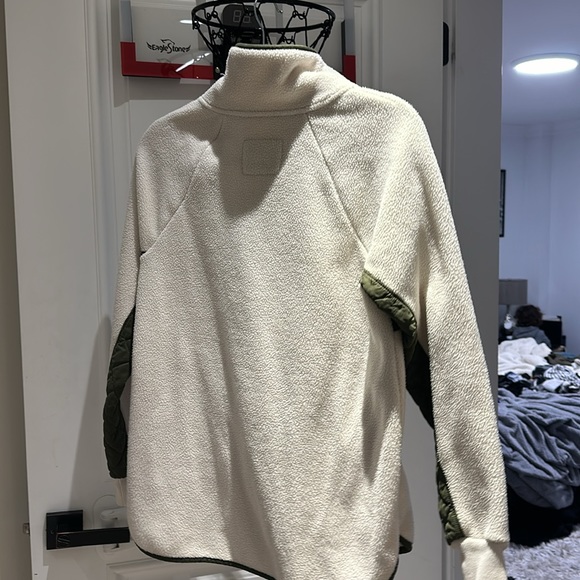 Abercrombie Pull Over sweater - Picture 3 of 3